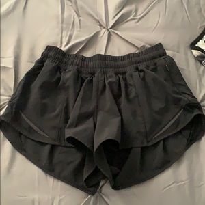 Lululemon Hotty Hot Short II 2.5”